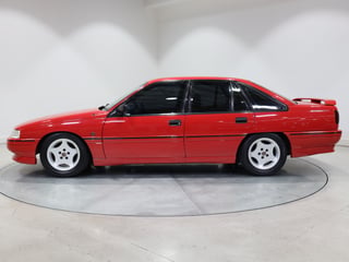 1990 Holden VN  5.0L V8 - SV Enhanced Build No E789 - Maranello Red