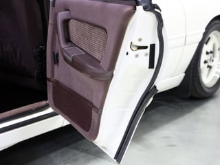 1989 HSV VN SV89 Build No 149 - Alpine White