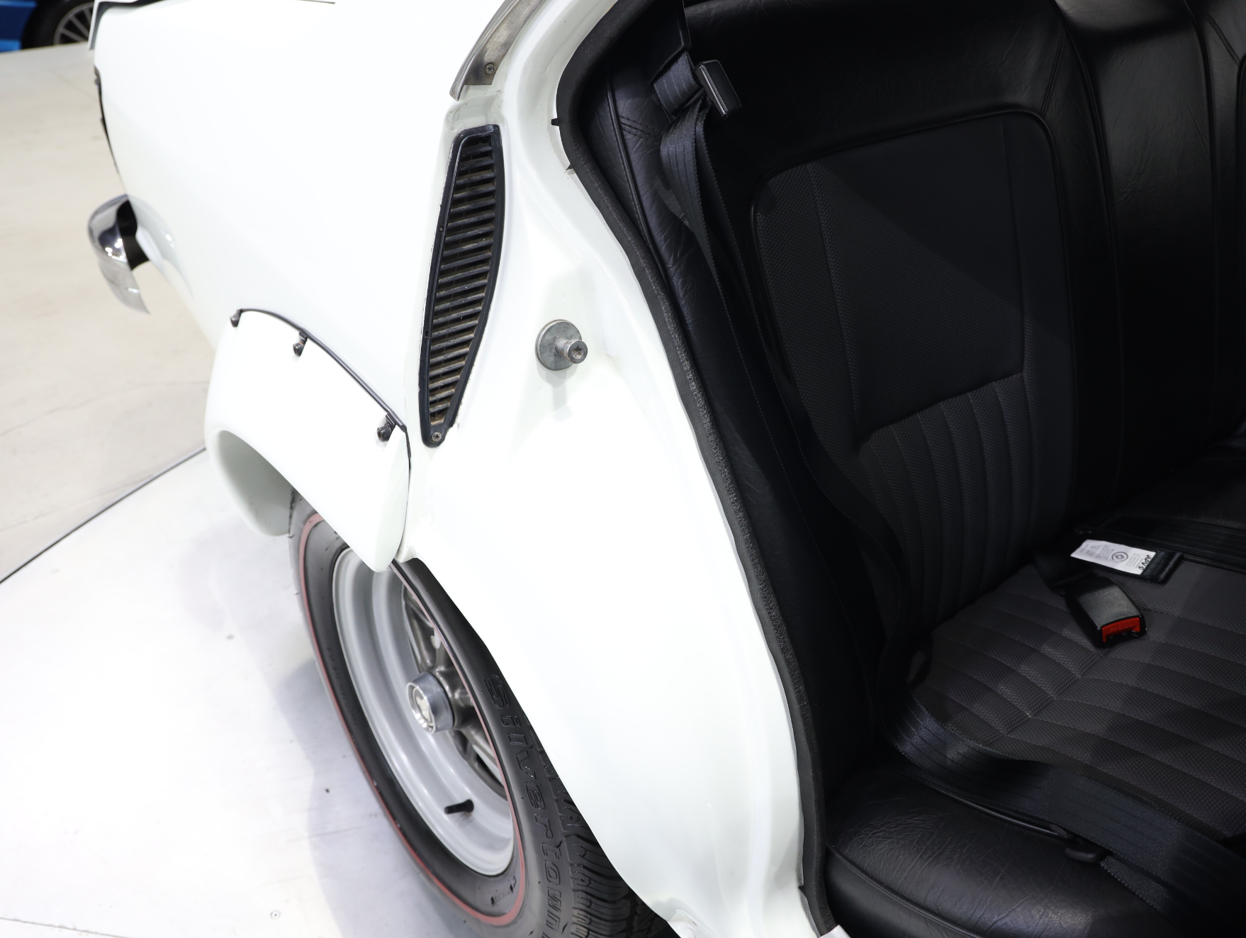 1974 Holden LH Torana L34 SLR 5000 - Glacier White