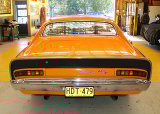 VH E38 Valiant Charger