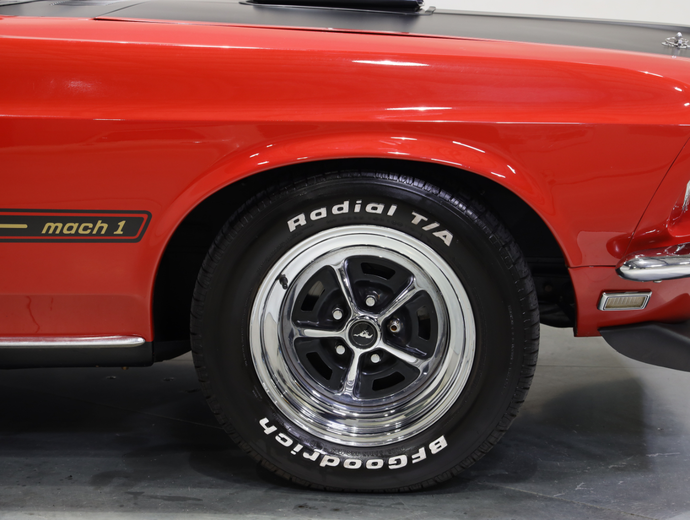 1969 Ford Mustang Mach 1 - Candy Apple Red 