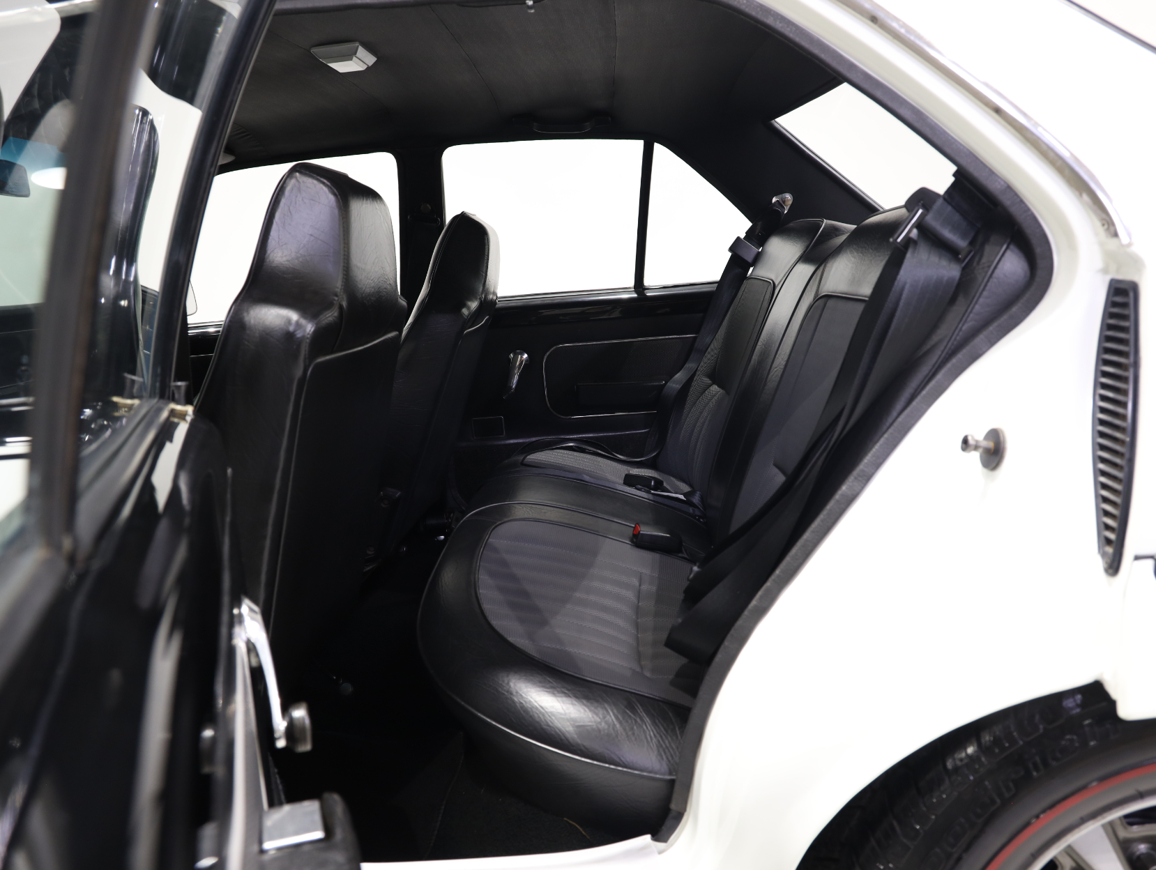 1974 Holden LH Torana L34 SLR 5000 - Glacier White