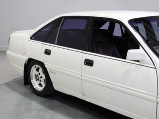 1989 HSV VN SV89 Build No 149 - Alpine White
