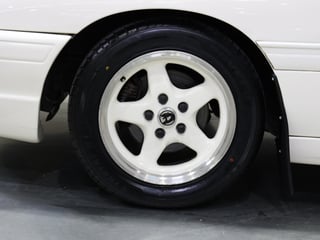 1989 HSV VN SV89 Build No 149 - Alpine White
