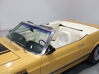 1970 Ford Mustang Convertible 302ci - Bright Gold 