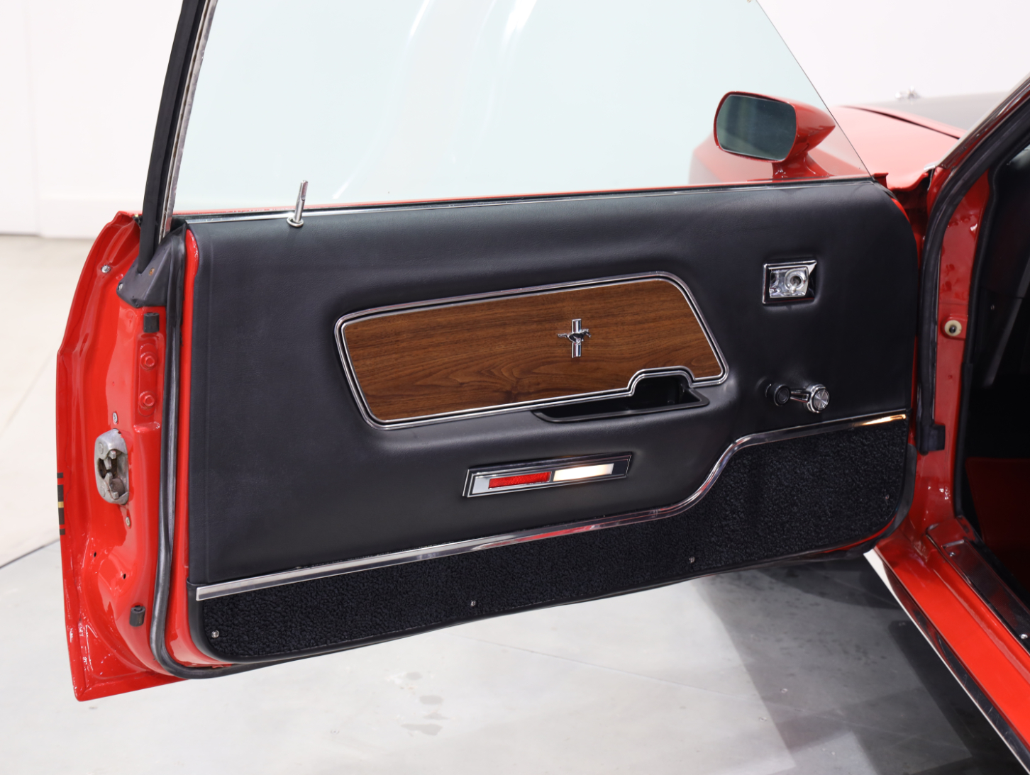 1969 Ford Mustang Mach 1 - Candy Apple Red 