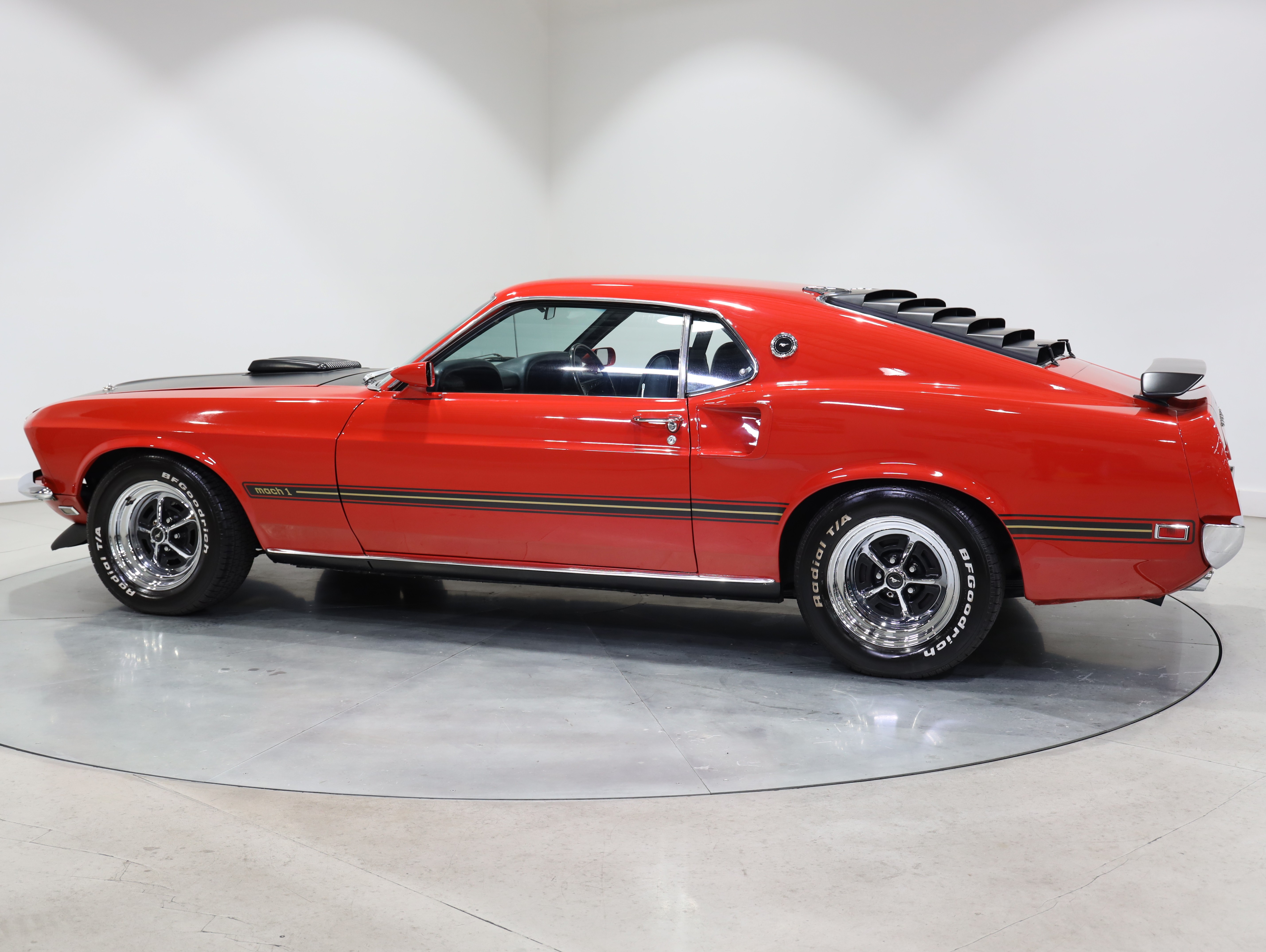 1969 Ford Mustang Mach 1 - Candy Apple Red 