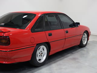 1990 Holden VN  5.0L V8 - SV Enhanced Build No E789 - Maranello Red