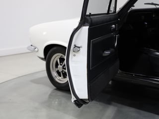 1972 Holden LJ Torana GTR XU1 - Glacier White