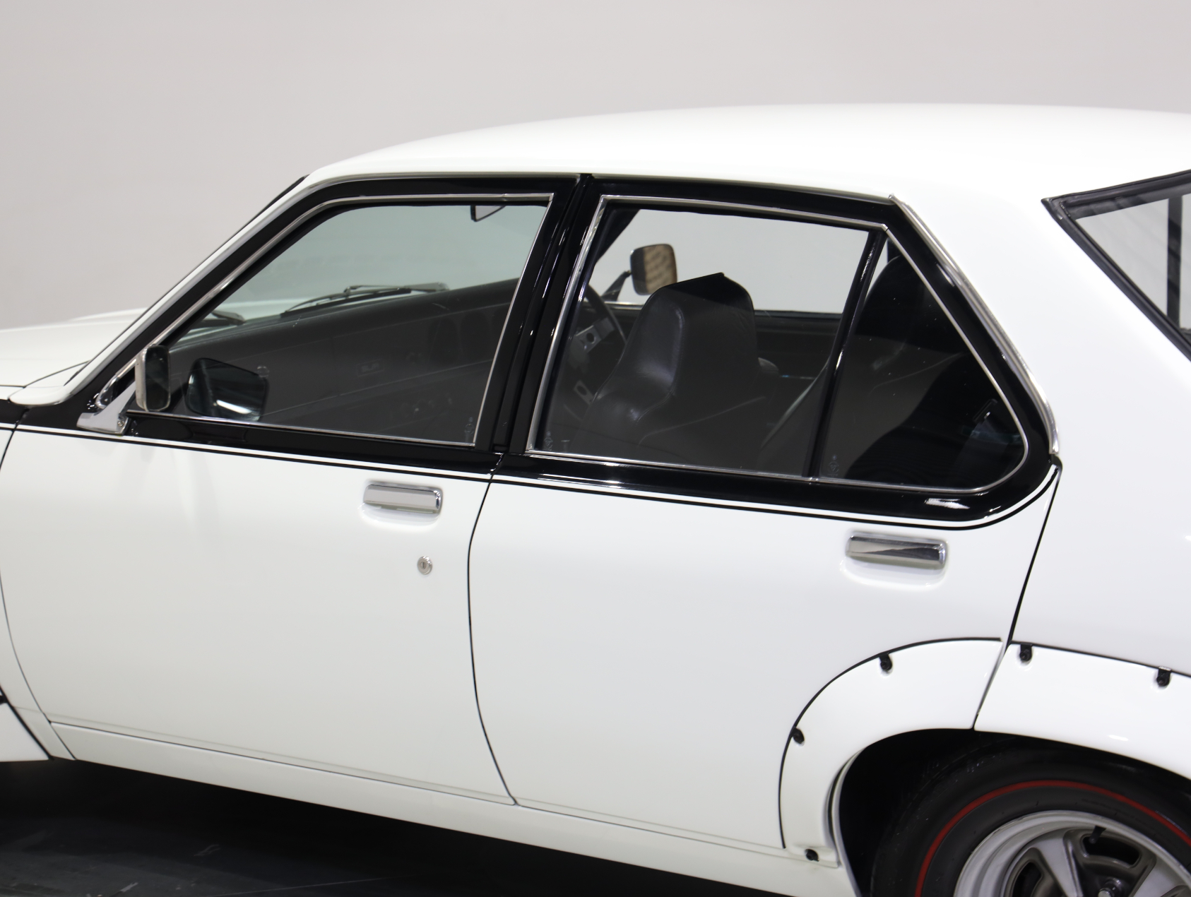 1974 Holden LH Torana L34 SLR 5000 - Glacier White