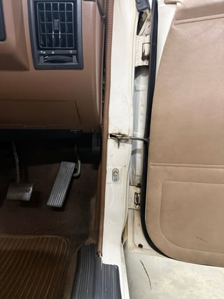 1985 Holden VK Commodore SL  4.9L V8 manual - 134 pack