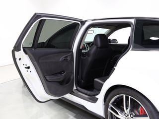 2016 HSV Clubsport R8 Tourer Build No 097 - Heron White …