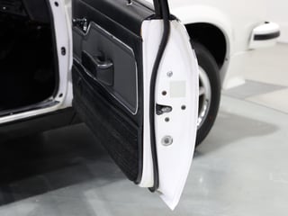 1976 Holden LX Torana SS Hatchback - 5.0L Trimatic - Cotillion White