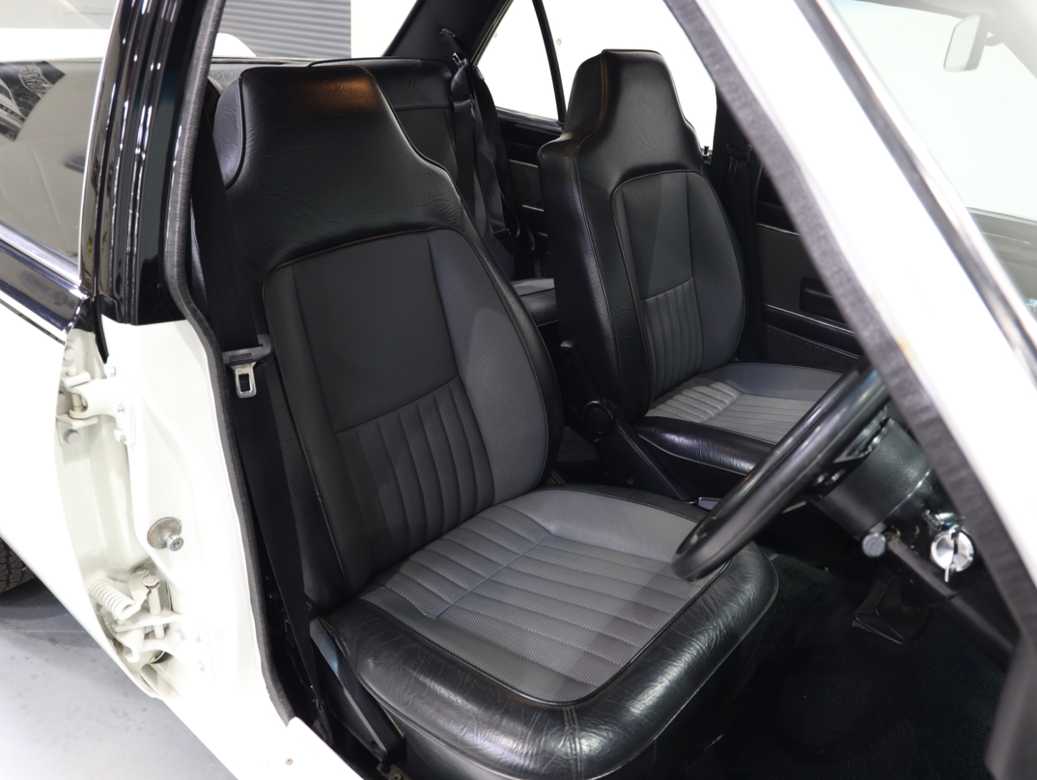 1974 Holden LH Torana L34 SLR 5000 - Glacier White