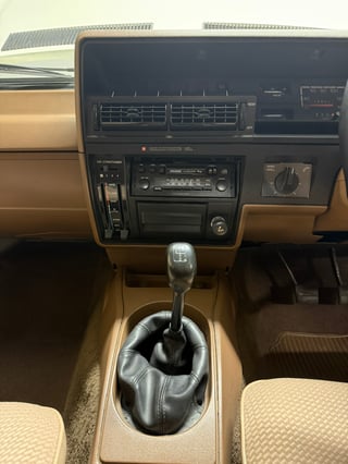 1985 Holden VK Commodore SL  4.9L V8 manual - 134 pack