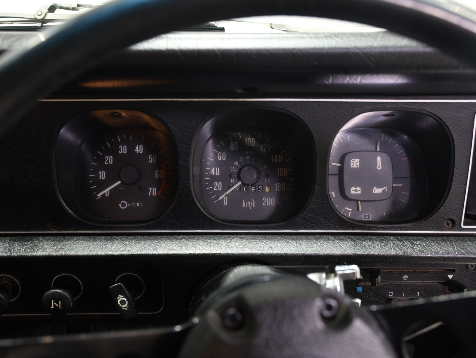 1974 Holden LH Torana L34 SLR 5000 - Glacier White