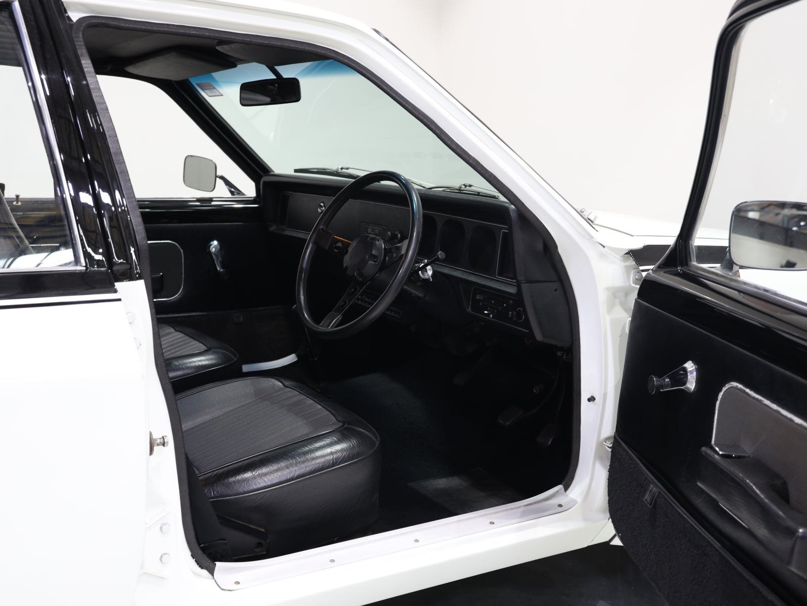 1974 Holden LH Torana L34 SLR 5000 - Glacier White