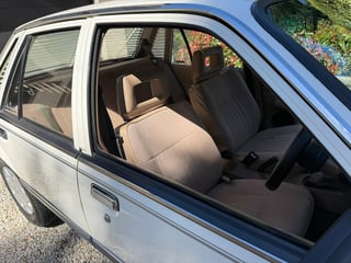 1985 Holden VK Commodore SL  4.9L V8 manual - 134 pack