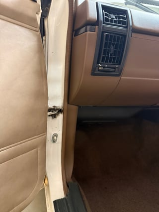 1985 Holden VK Commodore SL  4.9L V8 manual - 134 pack