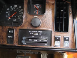 HQ Statesman DeVille 350 V8