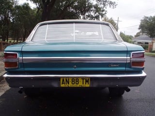 XY Fairmont 351V8