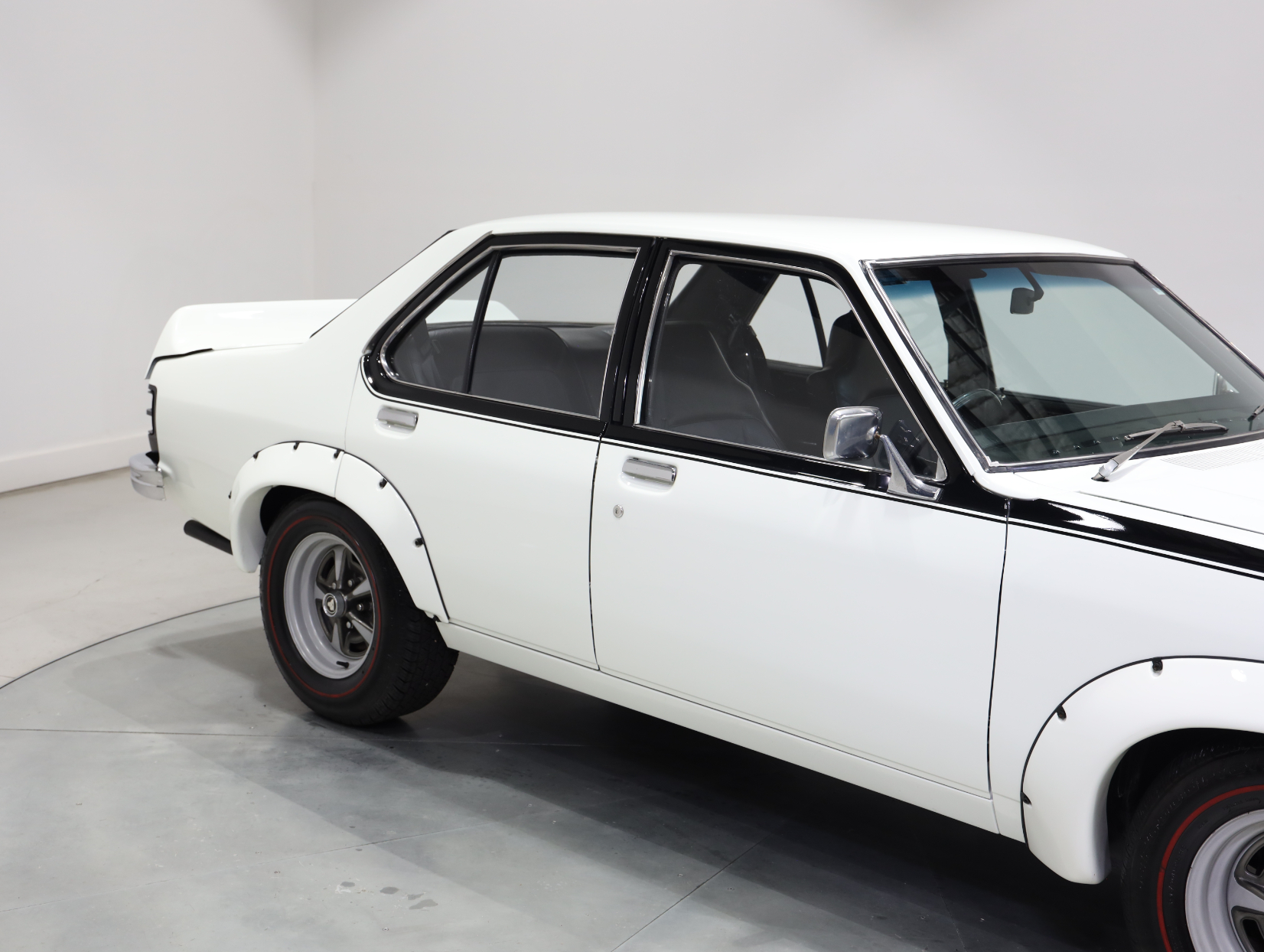 1974 Holden LH Torana L34 SLR 5000 - Glacier White