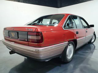 1990 VN Calais Series II - 5.0 Litre V8 5 Speed Manual