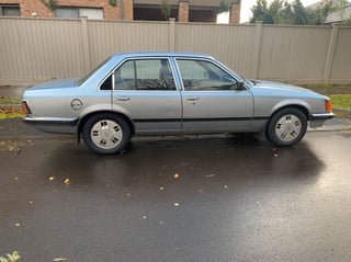 1982 VH SL/E Commodore 5 Litre V8 Shadow Tone
