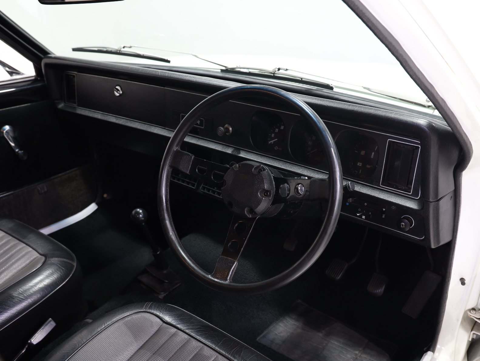 1974 Holden LH Torana L34 SLR 5000 - Glacier White