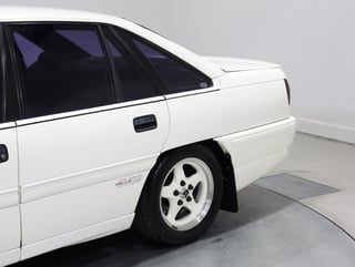1989 HSV VN SV89 Build No 149 - Alpine White