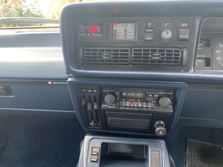 1982 VH SL/E Commodore 5 Litre V8 Shadow Tone