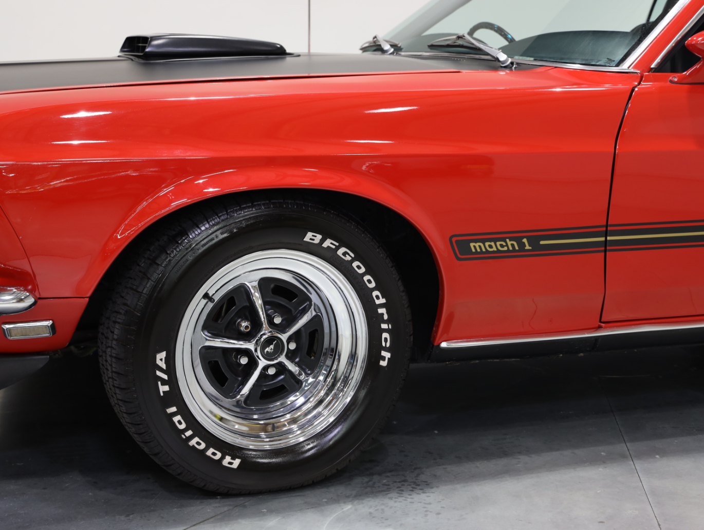 1969 Ford Mustang Mach 1 - Candy Apple Red 