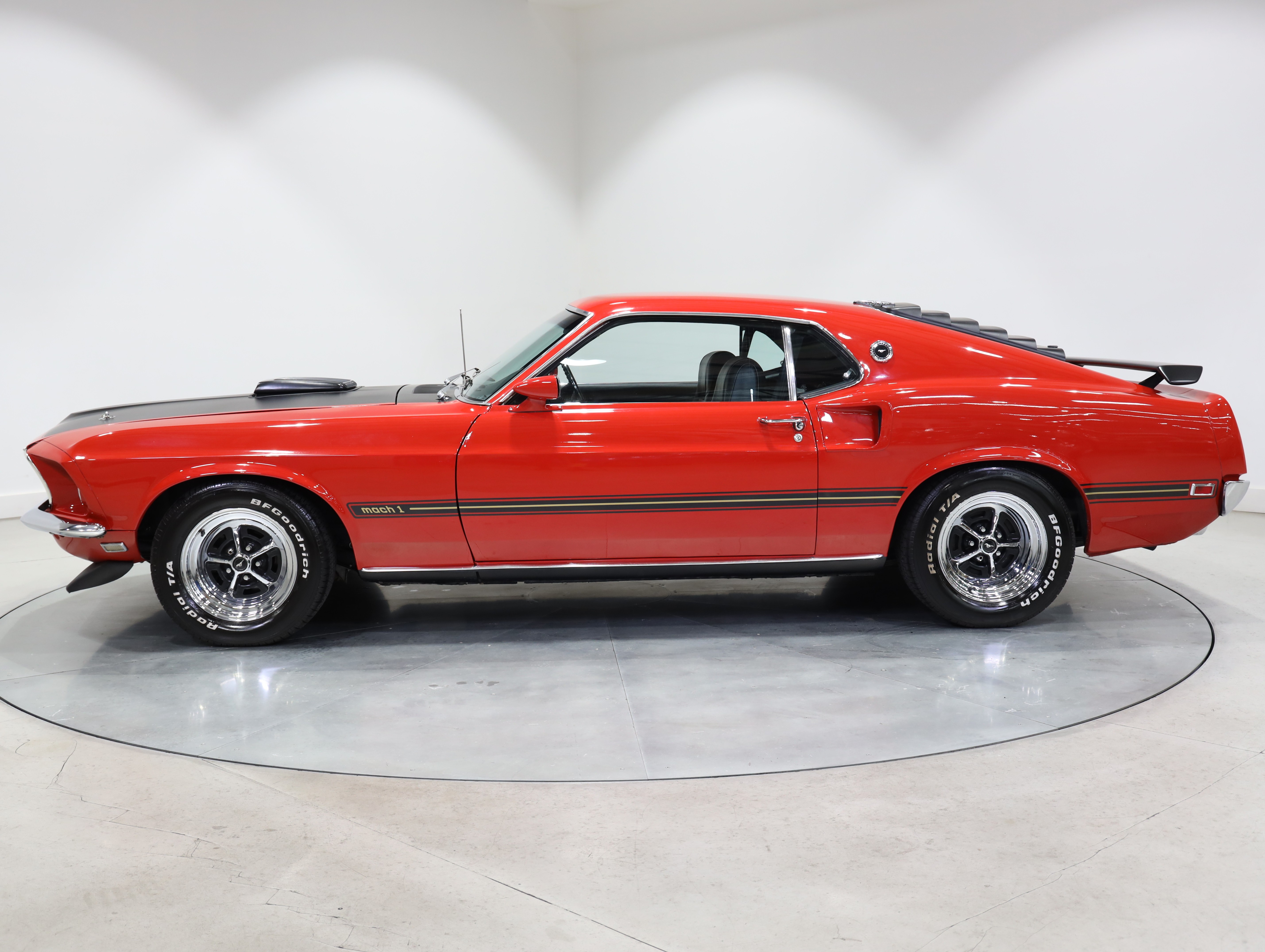 1969 Ford Mustang Mach 1 - Candy Apple Red 
