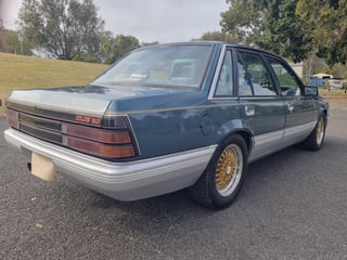 1985 Holden VK Calais 308 V8