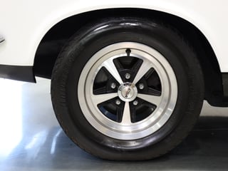 1972 Holden LJ Torana GTR XU1 - Glacier White