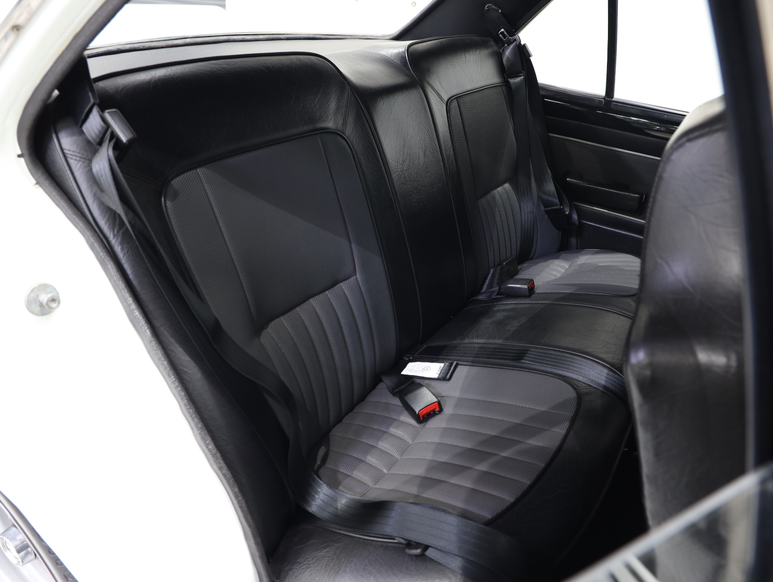 1974 Holden LH Torana L34 SLR 5000 - Glacier White