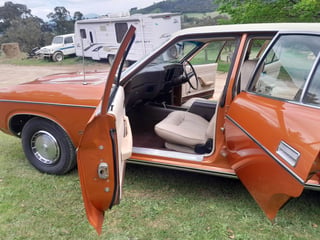 1976 XB Ford Fairmont 302 V8 - Copper Bronze