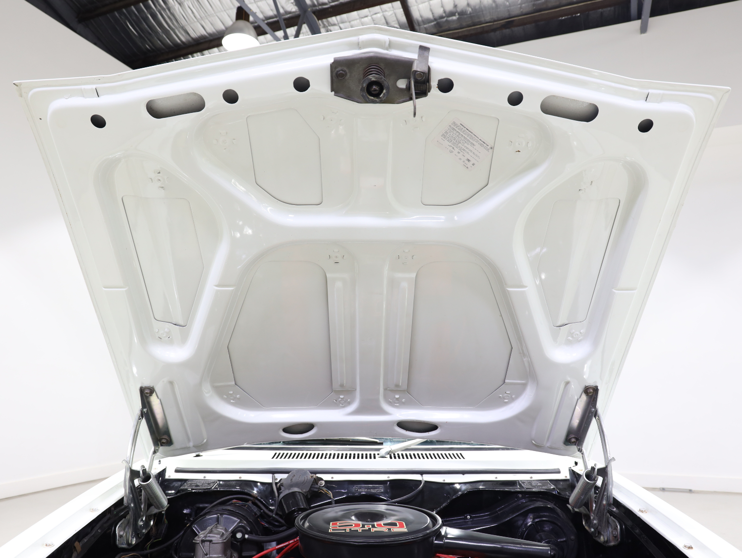 1974 Holden LH Torana L34 SLR 5000 - Glacier White