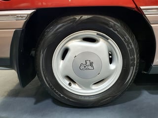 1990 VN Calais Series II - 5.0 Litre V8 5 Speed Manual