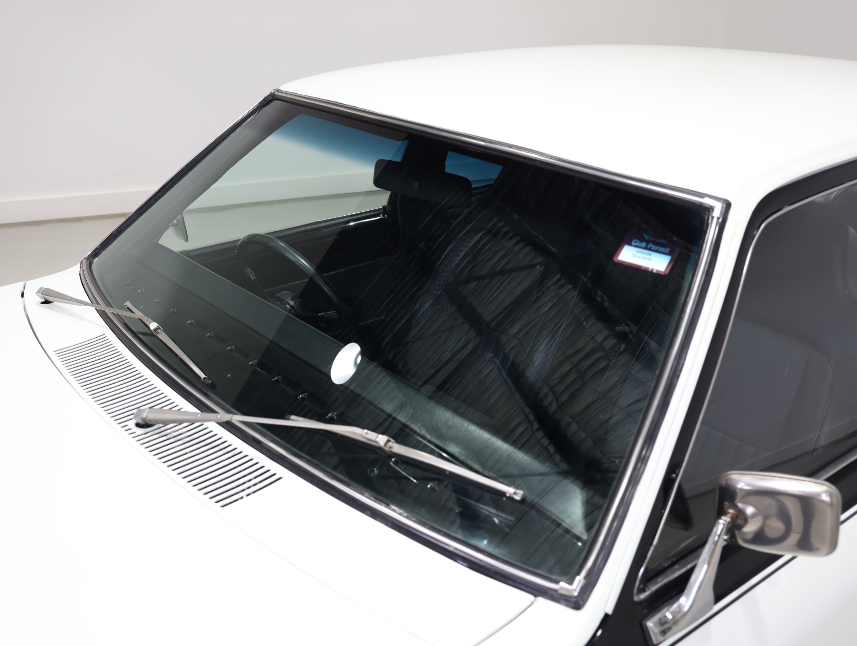 1974 Holden LH Torana L34 SLR 5000 - Glacier White