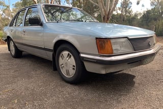 1982 VH SL/E Commodore 5 Litre V8 Shadow Tone