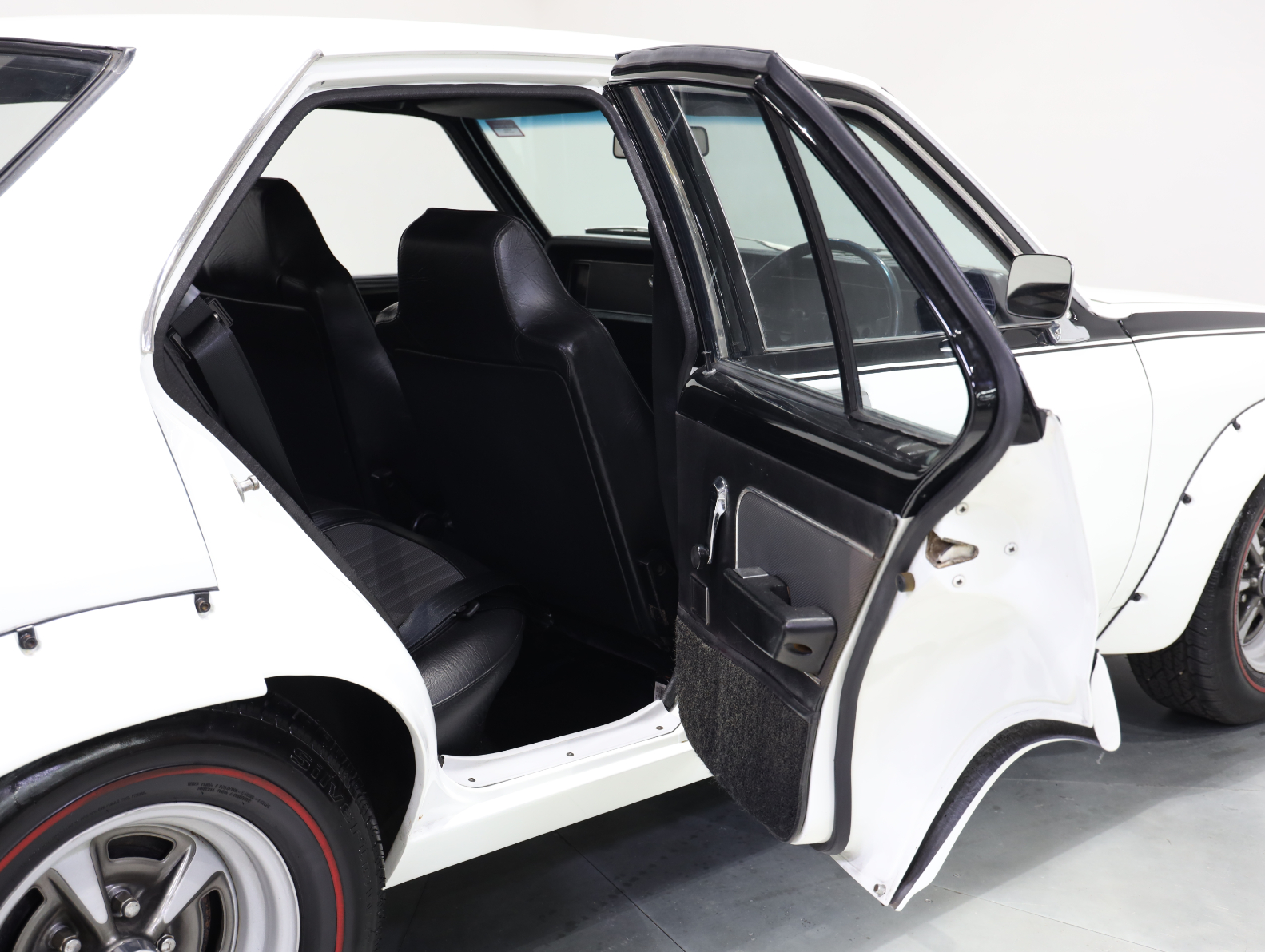 1974 Holden LH Torana L34 SLR 5000 - Glacier White