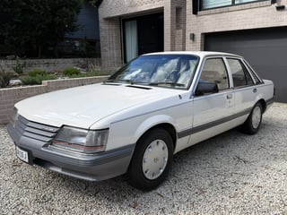 1985 Holden VK Commodore SL  4.9L V8 manual - 134 pack