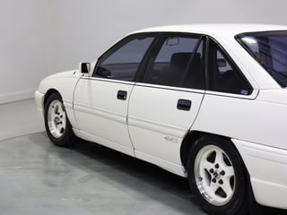 1989 HSV VN SV89 Build No 149 - Alpine White