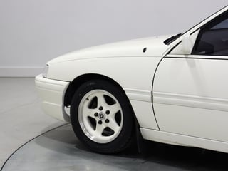 1989 HSV VN SV89 Build No 149 - Alpine White