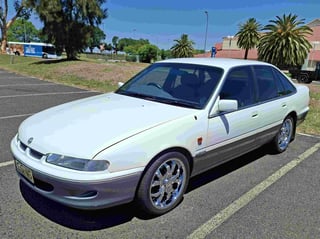 1995 VS Holden Calais 5 Litre V8