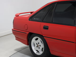 1990 Holden VN  5.0L V8 - SV Enhanced Build No E789 - Maranello Red