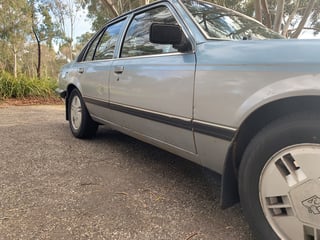 1982 VH SL/E Commodore 5 Litre V8 Shadow Tone