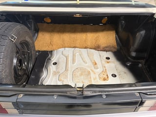 1985 Holden VK Commodore SL  4.9L V8 manual - 134 pack