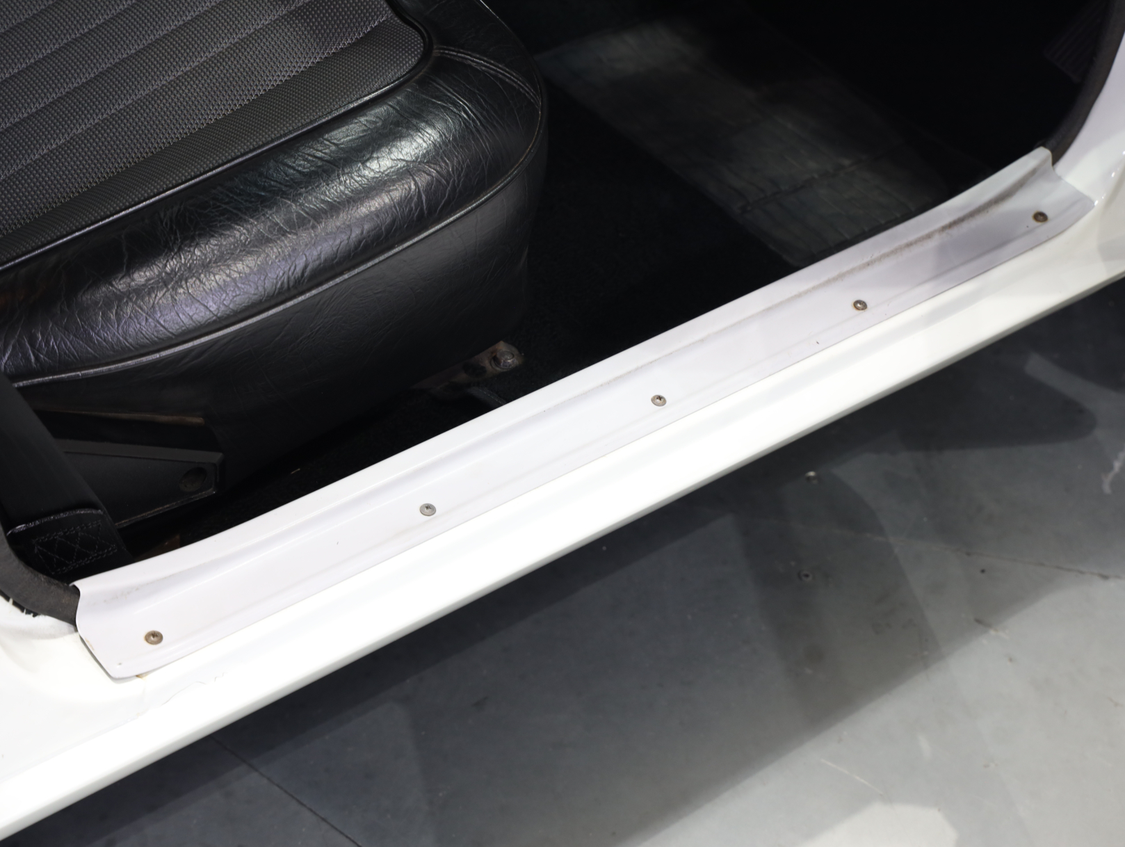 1974 Holden LH Torana L34 SLR 5000 - Glacier White